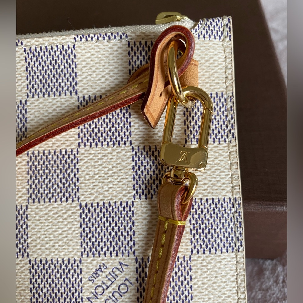 🆕 LOUIS VUITTON 🆕 AUTHENTIC ~ DAMIER AZUR ~ NEVERFULL POUCH ~ WRISTLET ~ LARGE - Picture 6 of 16